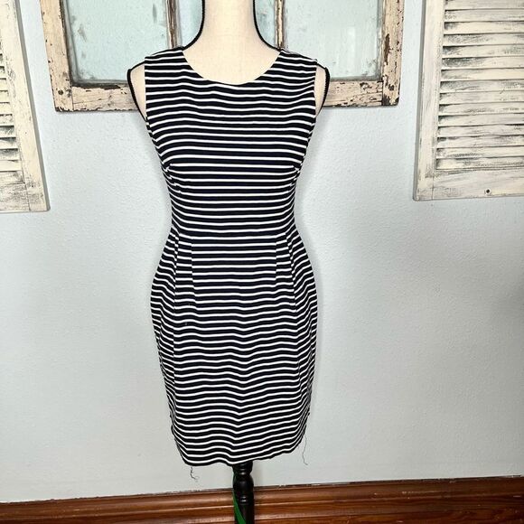 Adorable Fitted Sleeveless Dress by Kate Spade - Picture 2 of 13